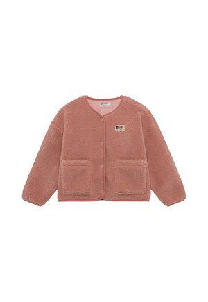 Roze fleecejack met ronde hals, drukknopen aan de voorkant, twee voorzakken en een kleine rechthoekige kleurpatch op de linkerborst.