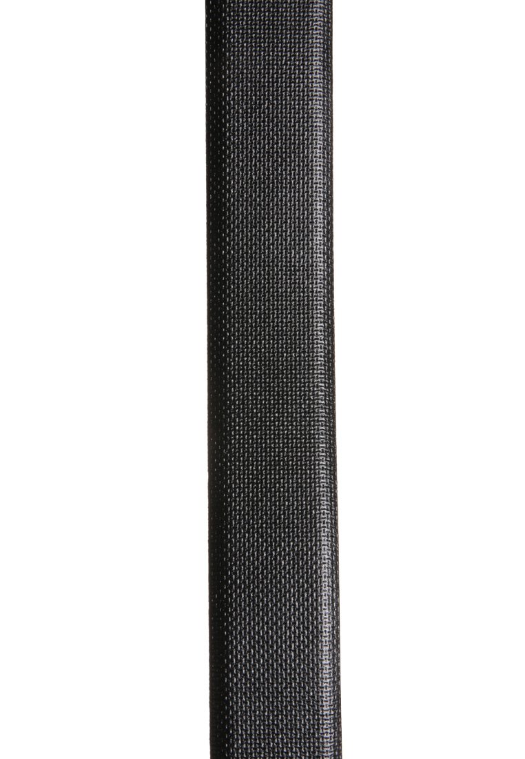 Correa de nailon negra con una superficie lisa y plana y un patrón texturizado, adecuada para diversas aplicaciones de sujeción.