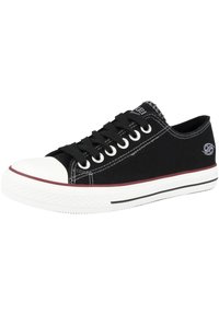 Schwarze Leinensneaker mit weißer Gummikappe, schwarzen Schnürsenkeln und bordeauxrotem Streifen. Mit weißer Sohle und Logodetail an der Seite.