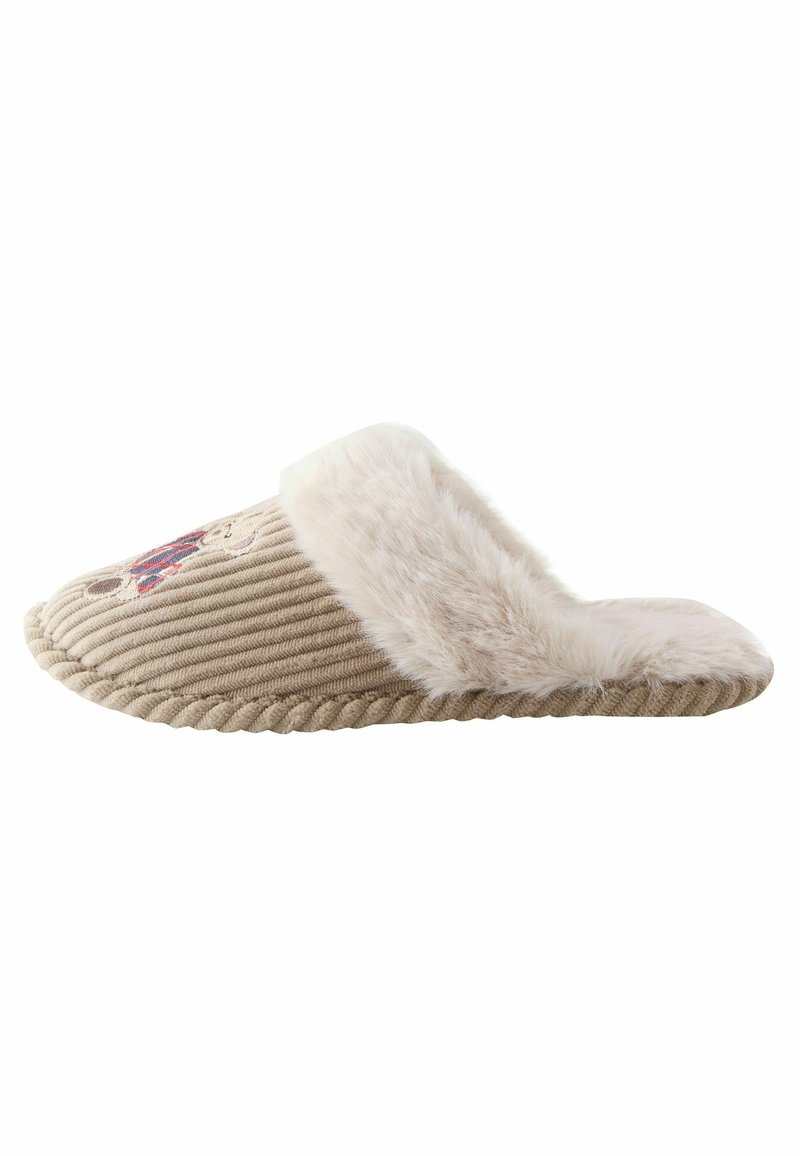 Beige slipper with ribbed textile, faux fur collar, and plush lining. Features a round toe and braided rope trim along the sole.