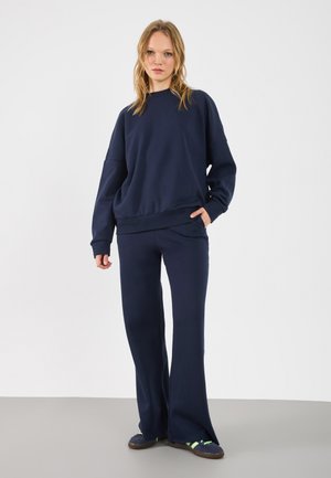 Treningas - 19-4025 tcx mood indigo