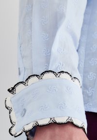 Sister Jane SALOON SCALLOP UNISEX - Overhemdblouse - blue