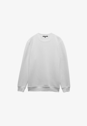 Biały sweter z miękkiej mieszanki bawełny, z okrągłym dekoltem, ściągaczami na rękawach i dole, o gładkiej fakturze i minimalistycznym designie.