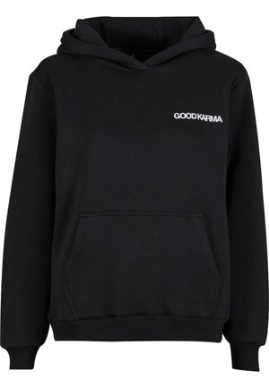Czarna bluza z kapturem wykonana z mieszanki bawełny, z kangurzą kieszenią, ściągaczami przy mankietach oraz białym logo "GOOD KARMA" na klatce piersiowej.