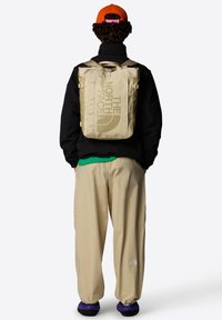 The North Face BASE CAMP - Mugursoma - gravel-khaki stone