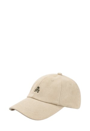 Gorra de algodón beige con un bordado de calavera y tibias cruzadas en verde en la parte frontal, con un visera curvada y una correa ajustable en la parte trasera.