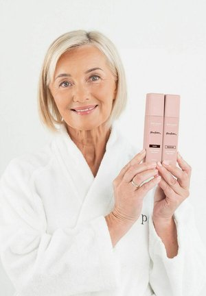 âme pure GLOWGETTER DARK SELF-TANNING SPRAY MIST FOR A NATURAL TAN - Selvbruningskrem