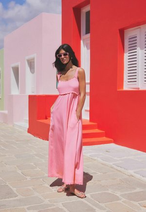 REGULAR FIT - Maxi šaty - pink