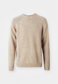 Beige gestrickter Pullover mit Rundhalsausschnitt, Raglanärmeln und geripptem Saum. Verfügt über eine gemusterte Textur im gesamten Stoff. Rückansicht.
