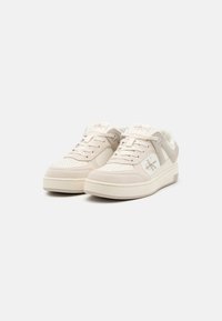 Calvin Klein Jeans BASKET CUP LACEUP - Sportcipő - creamy white/eggshell