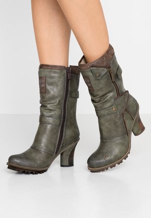 Stivali con i tacchi - olive