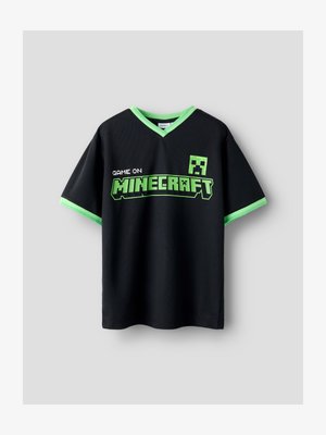 Crna majica kratkih rukava sa zelenim obrubom, na prsima sadrži zelene natpise "GAME ON MINECRAFT" i pikselizirani Minecraft Creeper lik.
