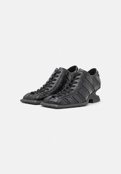 MIISTA GOLDIE BROGUES - Kontsadega nöörsaapad - black