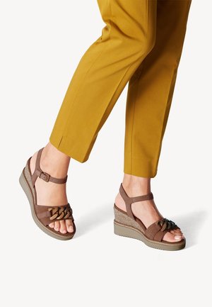 Sandalen met plateauzool - camel