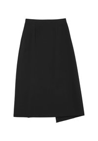 Jupe noire en ligne A, longueur genou, fabriquée en tissu lisse. Elle présente un ourlet asymétrique subtil et deux plis à l'avant pour un détail supplémentaire.