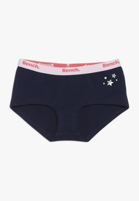 Shorts en coton bleu marine avec une ceinture élastique rose portant le logo "Bench." et des étoiles argentées sur le côté gauche.
