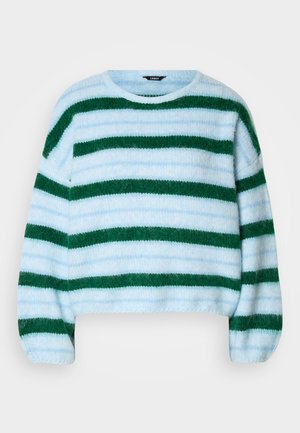 Pull rayé avec des bandes horizontales bleu clair et vert foncé, fabriqué en matériau doux et pelucheux. Encolure arrondie et coupe décontractée.