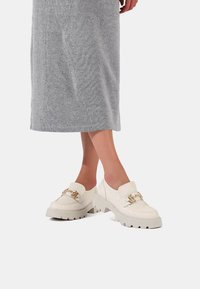 Queen Helena Scarpe senza lacci - beige