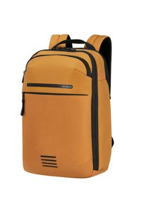 Zaino arancione con accenti neri, realizzato in tessuto strutturato. Presenta due compartimenti con zip e spallacci imbottiti per il comfort.