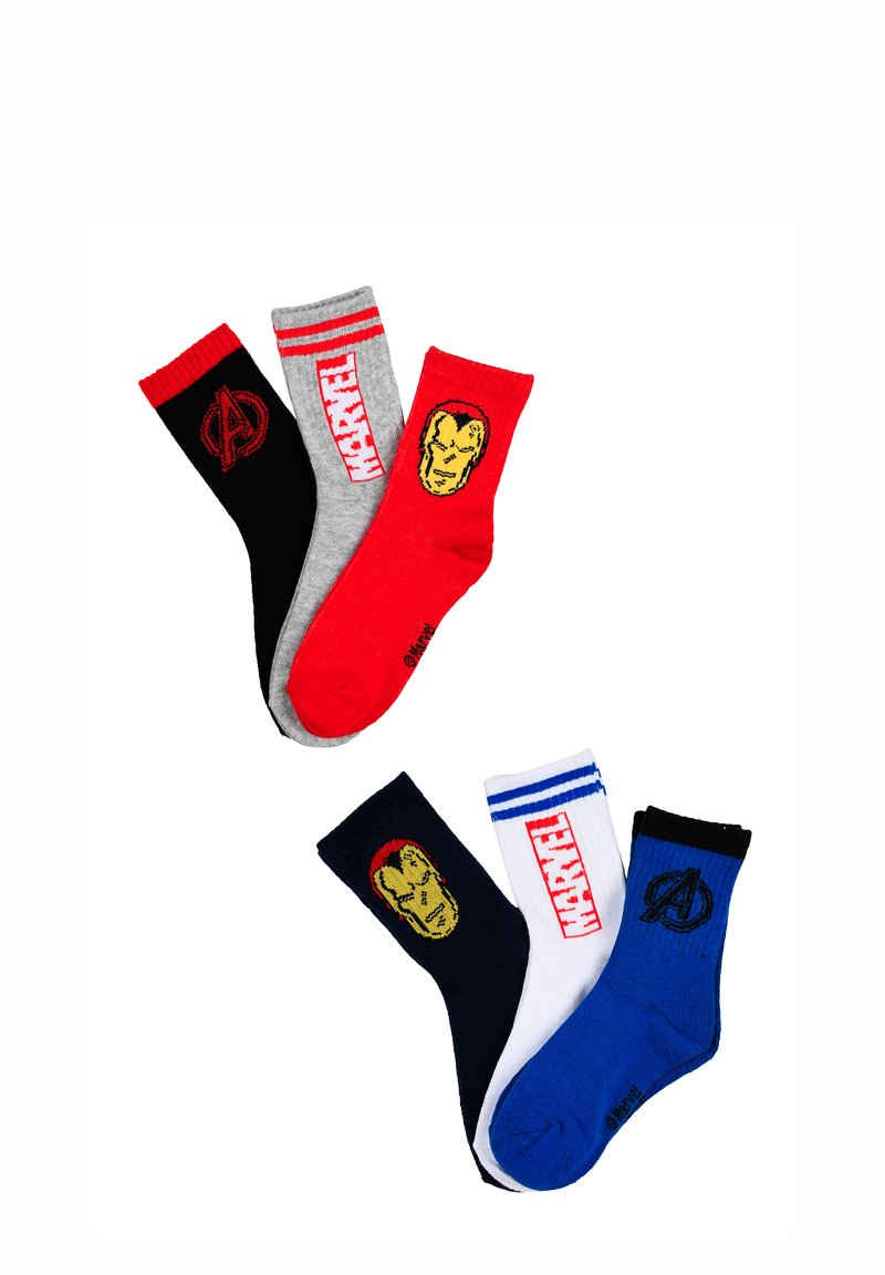 Vier paar katoenen sokken: zwart met rood logo, grijs met rode strepen, rood met Iron Man, blauw met witte strepen, met superheldontwerpen.