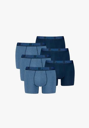 Sechs Paare Herren-Boxershorts in verschiedenen Blautönen. Aus Baumwolle mit elastischen Taillenbändern, die das Puma-Logo tragen. Weiches Material.