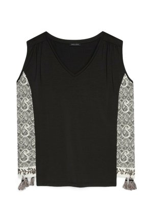 Top negro sin mangas con escote en V y paneles laterales con estampado cachemira en crema y negro, rematados con borlas en el dobladillo.