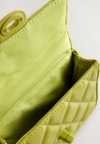 Next QUILTED - Axelremsväska - lime green