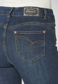 Koroshi Jeansjas met knoopsluiting aan de voorkant met