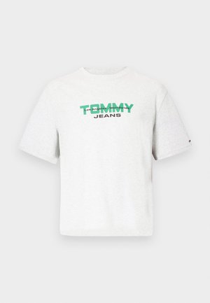 Šedé bavlněné tričko s kulatým výstřihem, krátkými rukávy a grafickým logem v zelené a černé barvě s nápisem "TOMMY JEANS" na přední straně.