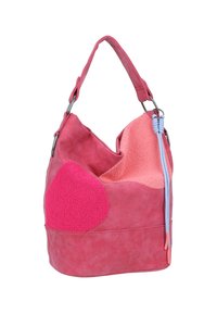 Borsa a spalla in suede rosa e con toppa testurizzata, dotata di una larga tracolla e dettaglio decorativo in corda blu su sfondo bianco.