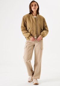 Garcia Bomberjacks - golden sun