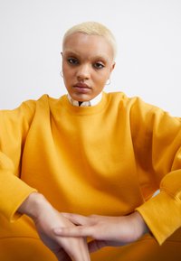 Jordan CREW - Melegítőfelső - yellow ochre