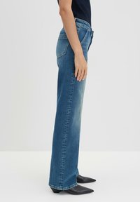 someday. MID RISE LONG FLARED FIT - Flared Jeans - mid wave blue