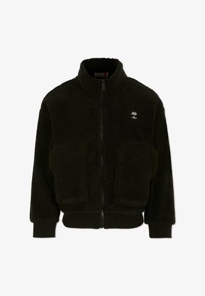 Giacca in pile nera con colletto alto, zip frontale e due grandi tasche applicate. Presenta polsini a costine e un piccolo logo sul petto.