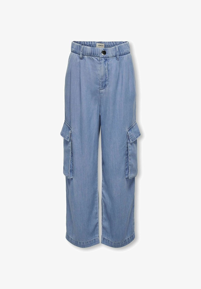 Svetlo modri denim cargo hlače z elastičnim pasom, dvema stranskima žepoma in dvema cargo žepoma na stegnih. Ravne nogavice.