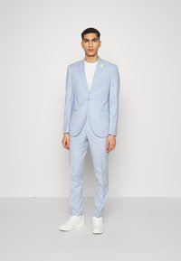 Isaac Dewhirst THE FASHION SUIT  - Odijelo - light blue