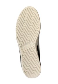 Sneaker sål lavet af et struktureret hvidt gummimateriale, med et zigzag mønster og et logo præget på siden.