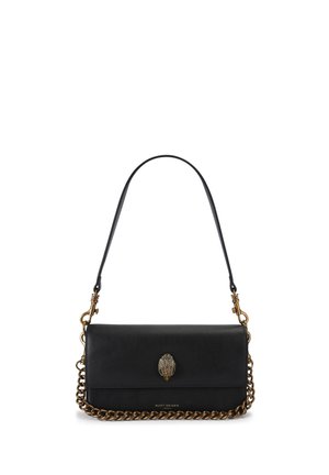 Borsa a tracolla in pelle nera con dettaglio catena dorata, chiusura con testa di serpente dorata e manico corto, marchio Kurt Geiger London.
