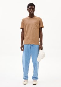 ARMEDANGELS MAARKOS  - T-Shirt basic - pale umber