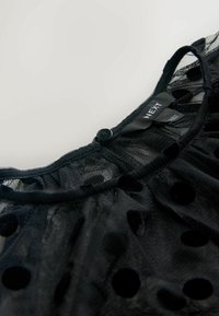 Non sélectionné, black polka dot