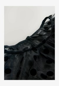 Non sélectionné, black polka dot