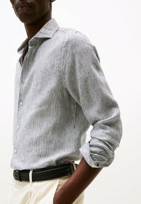 Thumbnail Image 4