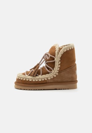 Mou, ESKIMO SCOUBIDOU LACE - Bottes de neige - cognac