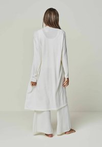 YOU LOOK PERFECT MERINO WOOL KNIT HOUSE SUIT SET 3 PIECES - Nachtwäsche Set - bonewhite