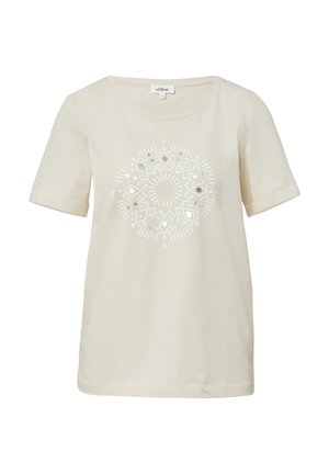 Beige T-shirt met korte mouwen van zacht katoen, met een cirkelvormig wit en zilver geometrisch patroon aan de voorkant.