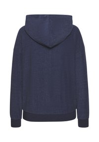 Marinefarbener Kapuzenpullover mit lässiger Passform, gerippten Bündchen und Saum. Weiche Textur mit minimalen Details auf der Rückseite.