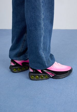 AIR MAX DN - Baskets basses - pink/black/white
