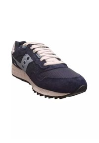Scarpa sportiva blu navy con parte superiore in suede e mesh, lacci bianchi e un accento grigio testurizzato. Presenta una suola ammortizzata e una suola in gomma.