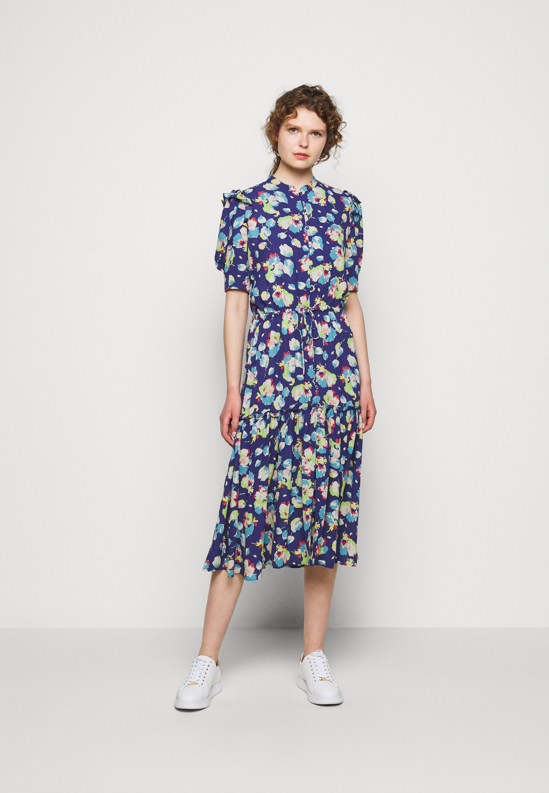 robe avec des papillons