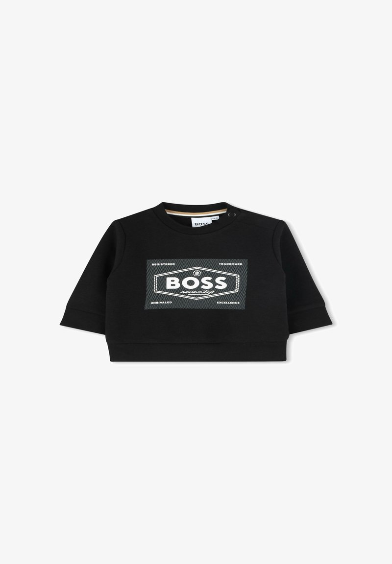 Felpa nera cropped con maniche corte, collo rotondo, bottoni a pressione e patch con il logo "BOSS seventy" sul davanti.